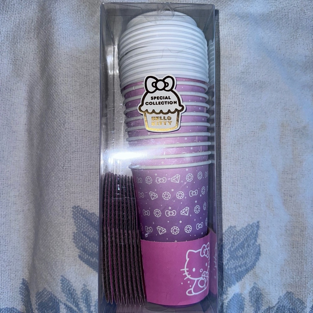 New Hello Kitty Bejeweled Hot Cup Set W/Lids & Sleeves